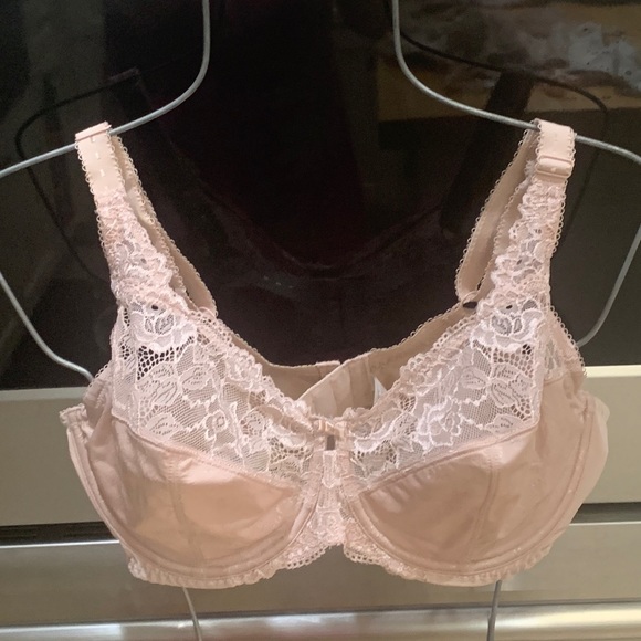 Non padded underwire 38D soft dusty pink lace bra. See photos for details. - Picture 4 of 16